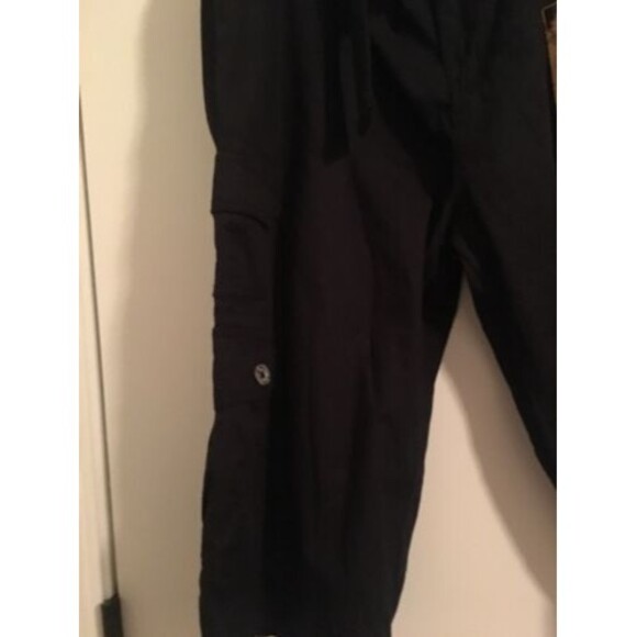 Plugg Jeans Co. Men's Black Casual Capri Shorts Zip Button Pockets Size 30 - Picture 3 of 6